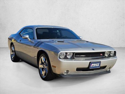 Used 2010 Dodge Challenger R/T image 3