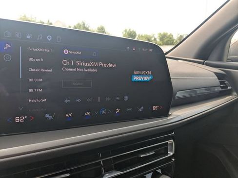 Used 2026 Chevrolet Traverse LT FWD image 24