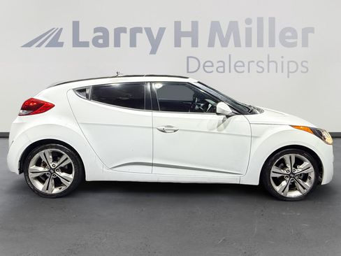 Used 2017 Hyundai Veloster Value Edition image 6