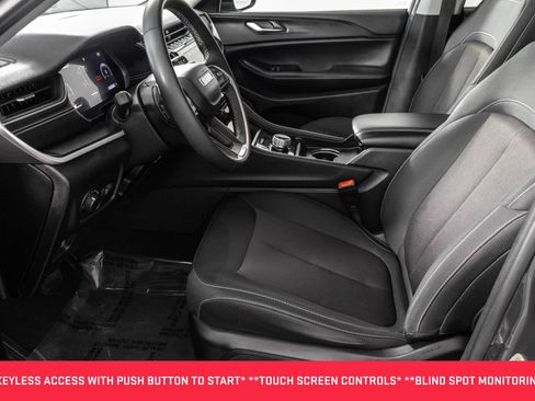 Used 2023 Jeep Grand Cherokee L Laredo AWD/4WD image 7