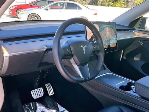 Used 2023 Tesla Model Y Long Range image 17