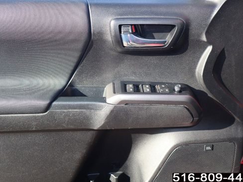 Used 2021 Toyota Tacoma TRD Off-Road image 17