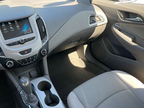 Used 2017 Chevrolet Cruze LS FWD image 26