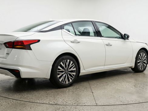 Used 2025 Nissan Altima 2.5 SV image 9