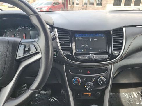 Used 2019 Chevrolet Trax LT w/ LT Convenience Package AWD/4WD image 13