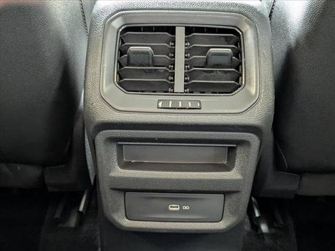 Used 2024 Volkswagen Taos SE FWD image 16