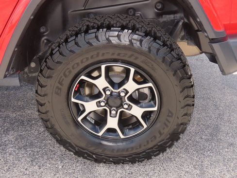 Used 2019 Jeep Wrangler Unlimited Rubicon w/ Cold Weather Group AWD/4WD image 17