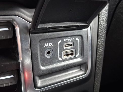 Used 2023 Jeep Wrangler Unlimited AWD/4WD image 23
