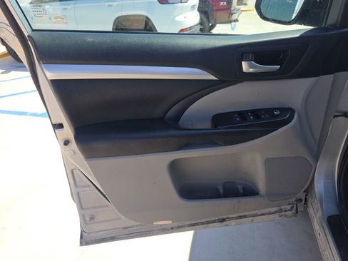 Used 2018 Toyota Highlander XLE image 9