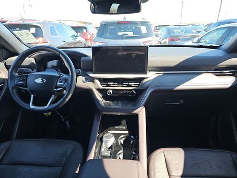 Used 2025 Ford Explorer Platinum w/ LUX Leather Package image 16