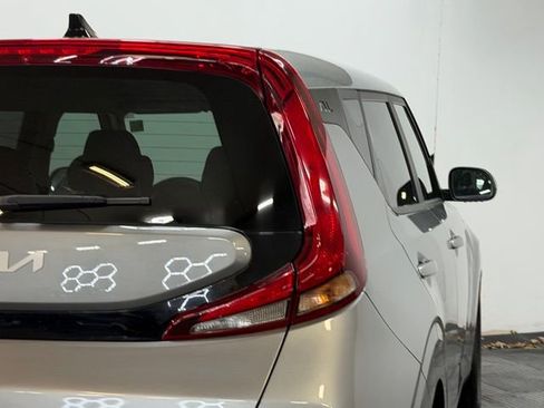 Used 2022 Kia Soul LX w/ Technology Package FWD image 11