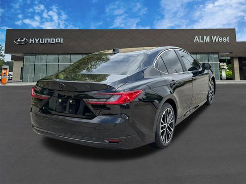 Used 2025 Toyota Camry XLE FWD image 5