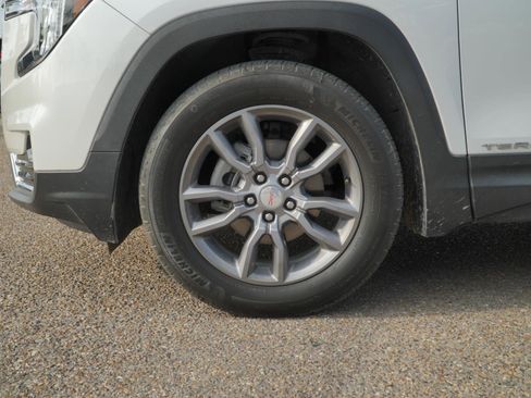 Used 2024 GMC Terrain SLT AWD/4WD image 10