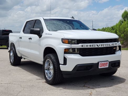 Used 2020 Chevrolet Silverado 1500 Custom w/ Custom Value Package RWD image 3