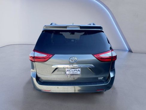 Used 2019 Toyota Sienna Limited Premium w/ Carpet Mat Package AWD/4WD image 3