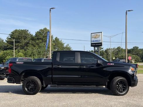 Used 2024 Chevrolet Silverado 1500 Custom Trail Boss AWD/4WD image 6