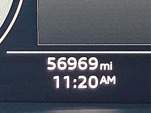 Used 2022 Audi Q8 Premium Plus image 23