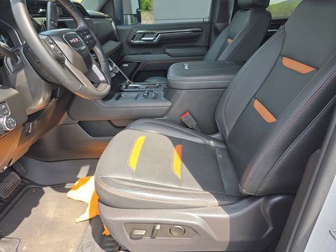 Used 2024 GMC Sierra 2500 AT4 w/ AT4 Premium Plus Package AWD/4WD image 20