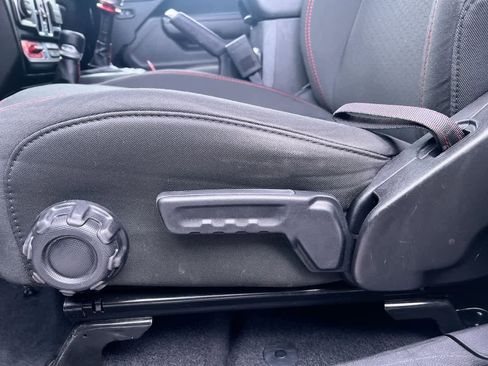 Used 2021 Jeep Wrangler Unlimited Rubicon image 12