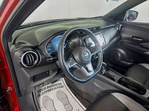 Used 2023 Nissan Kicks SR w/ SR Premium Package FWD image 9