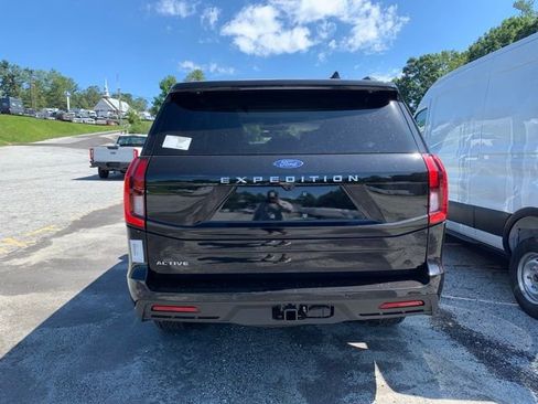 New 2025 Ford Expedition Active image 22