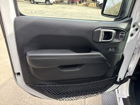 Used 2018 Jeep Wrangler Unlimited Sahara w/ Dual Top Group image 10