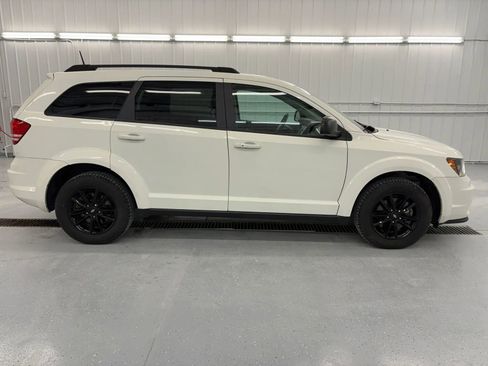 Used 2020 Dodge Journey SE w/ Blacktop Package FWD image 2