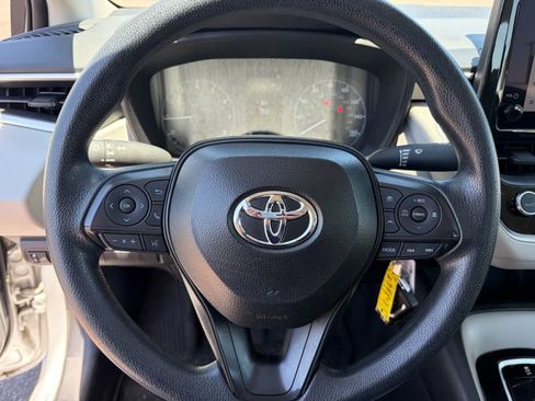 Used 2025 Toyota Corolla LE FWD image 8