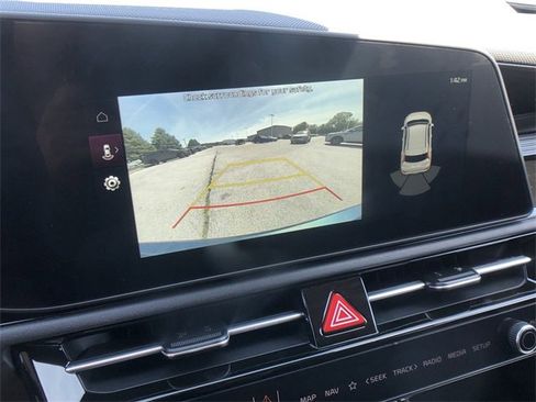 New 2025 Kia Niro EX Touring image 17