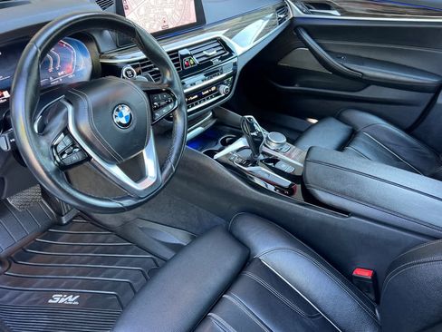 Used 2020 BMW 530i w/ Premium Package RWD image 11