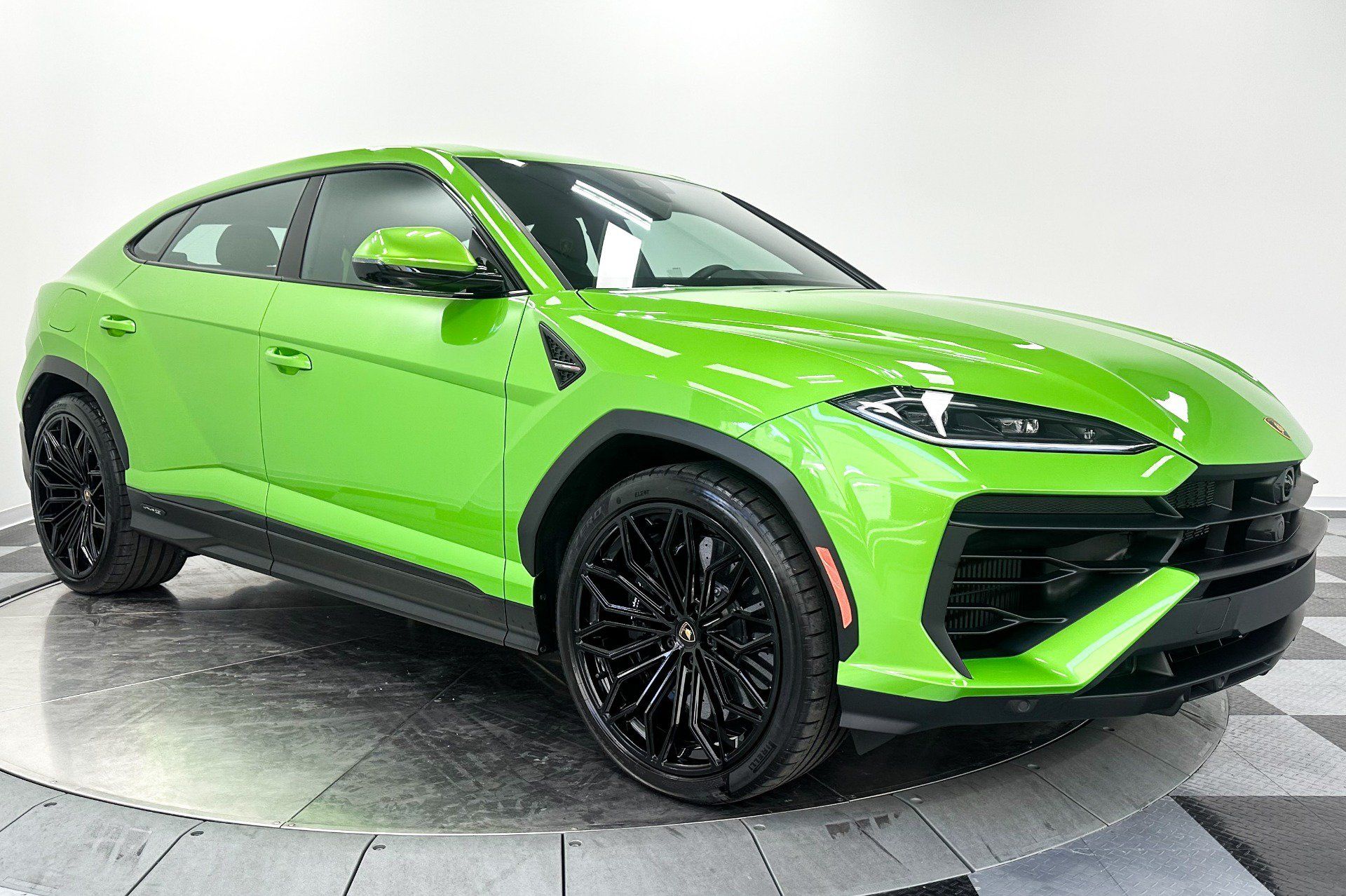 Used 2025 Lamborghini Urus SE AWD/4WD image 3