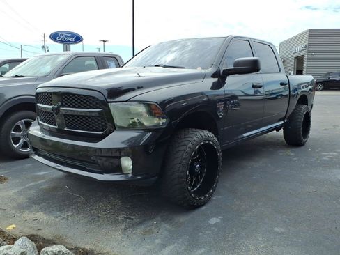 Used 2016 RAM 1500 Express w/ Black Ram 1500 Express Group AWD/4WD image 2