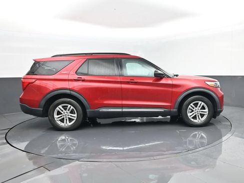 Used 2022 Ford Explorer XLT w/ Class IV Trailer Tow Package AWD/4WD image 4
