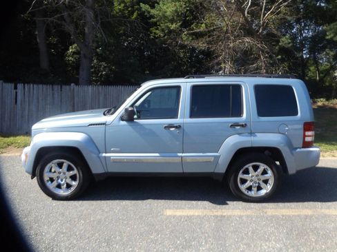 Used 2012 Jeep Liberty Sport image 2