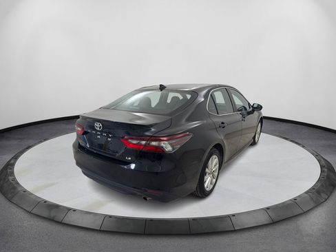 Used 2022 Toyota Camry LE FWD image 5