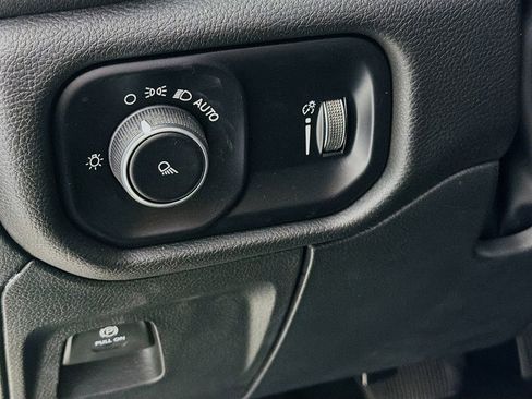 Used 2024 RAM 1500 Laramie image 12