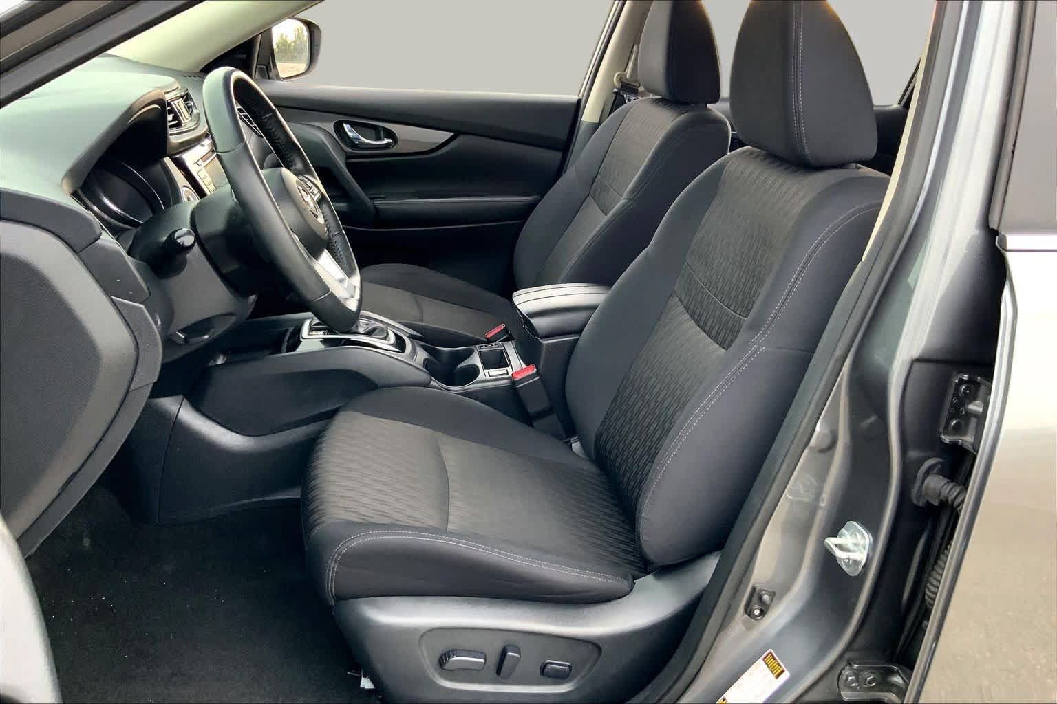 Used 2018 Nissan Rogue SV w/ Premium Package FWD image 8