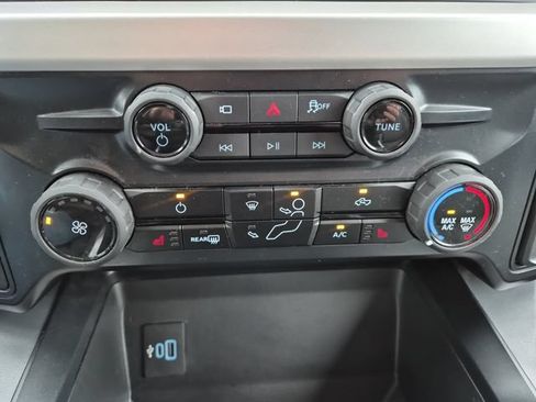 Certified 2025 Ford F250 XLT w/ Black Appearance Package AWD/4WD image 17