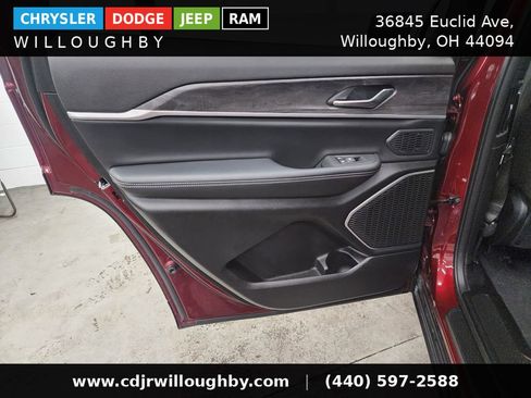 Used 2024 Jeep Grand Cherokee L Limited AWD/4WD image 28