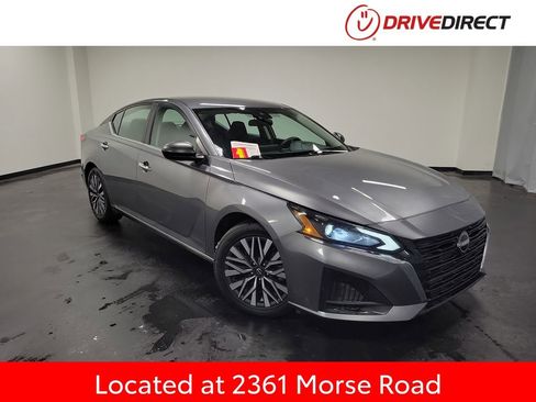 Used 2024 Nissan Altima 2.5 SV image 1