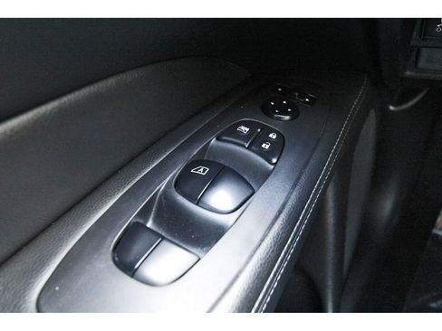 Used 2020 Nissan Pathfinder S FWD image 19