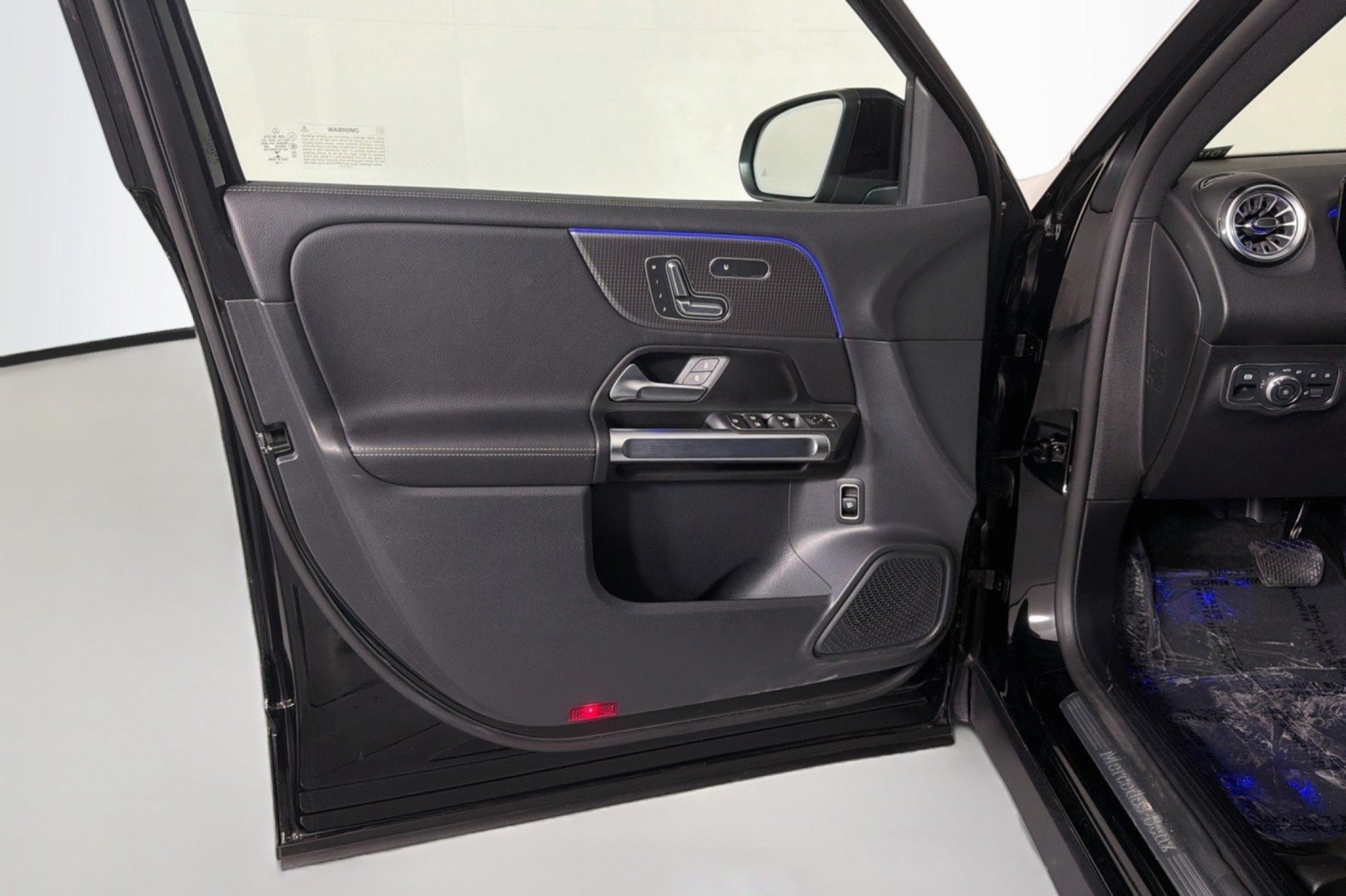 Used 2023 Mercedes-Benz GLB 250 image 23