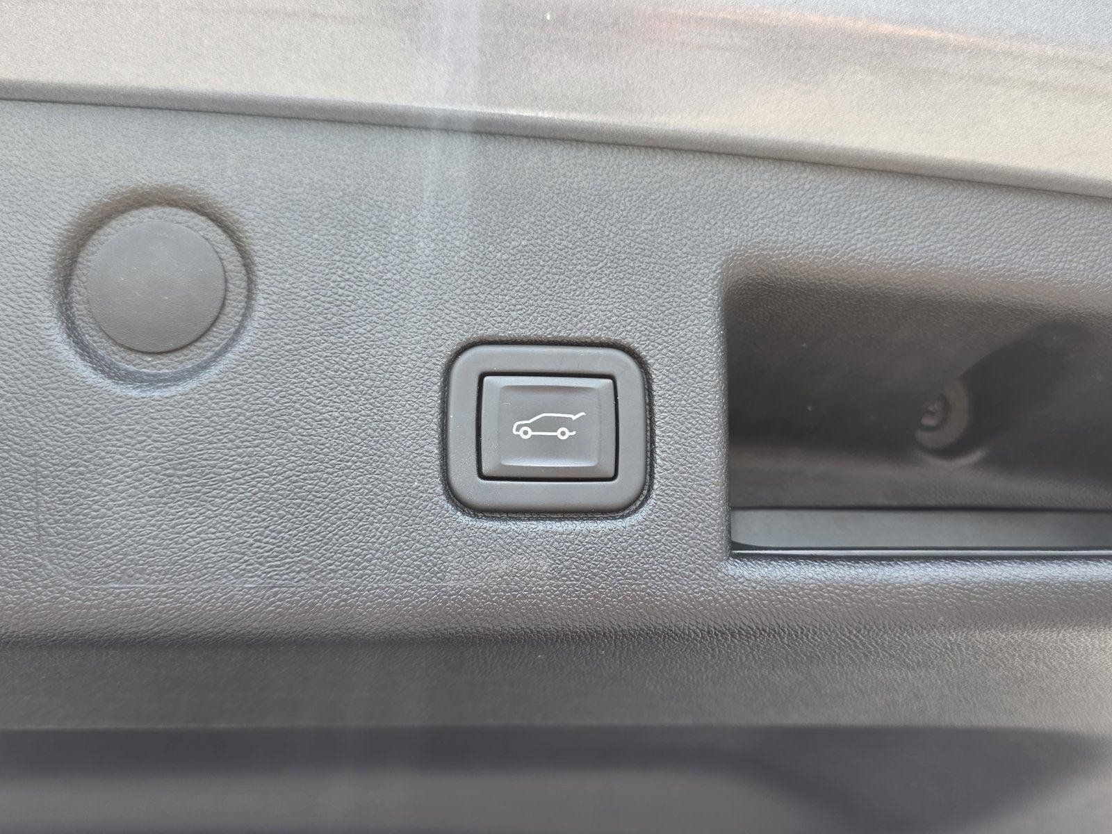 Used 2023 Chevrolet Equinox Premier AWD/4WD image 29