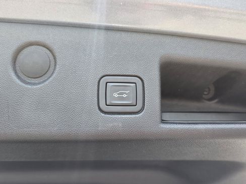 Used 2023 Chevrolet Equinox Premier AWD/4WD image 29