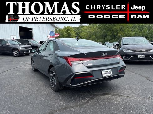 Used 2025 Hyundai Elantra SEL FWD image 5