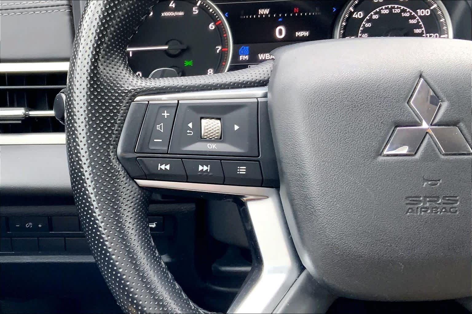 Used 2024 Mitsubishi Outlander SE AWD/4WD image 23
