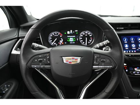 Used 2025 Cadillac XT6 Premium Luxury image 11