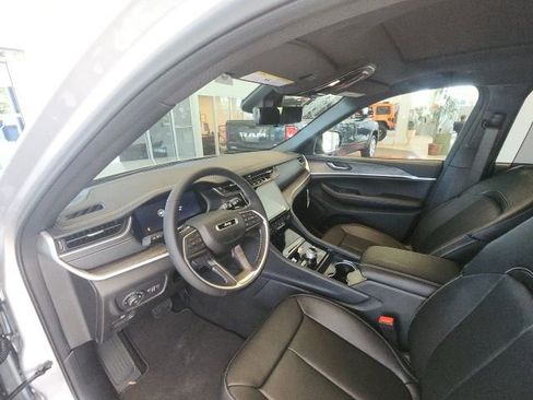 New 2025 Jeep Grand Cherokee L Limited w/ Luxury Tech Group II image 35