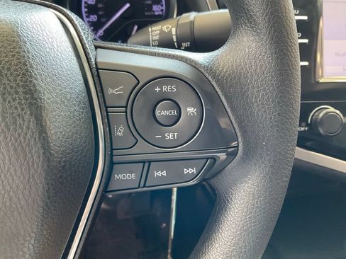 Used 2019 Toyota Camry LE FWD image 13