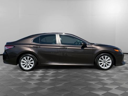 Used 2019 Toyota Camry LE image 6